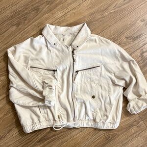 PILCRO Light Cream Zippered Cropped Jacket